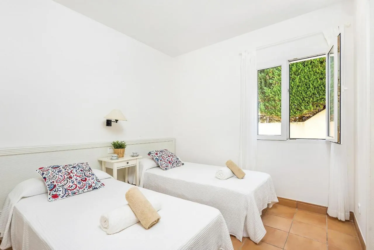 Marina 3 Bedroom Villa, Cala Blanca 칼라 블랑카 0*,