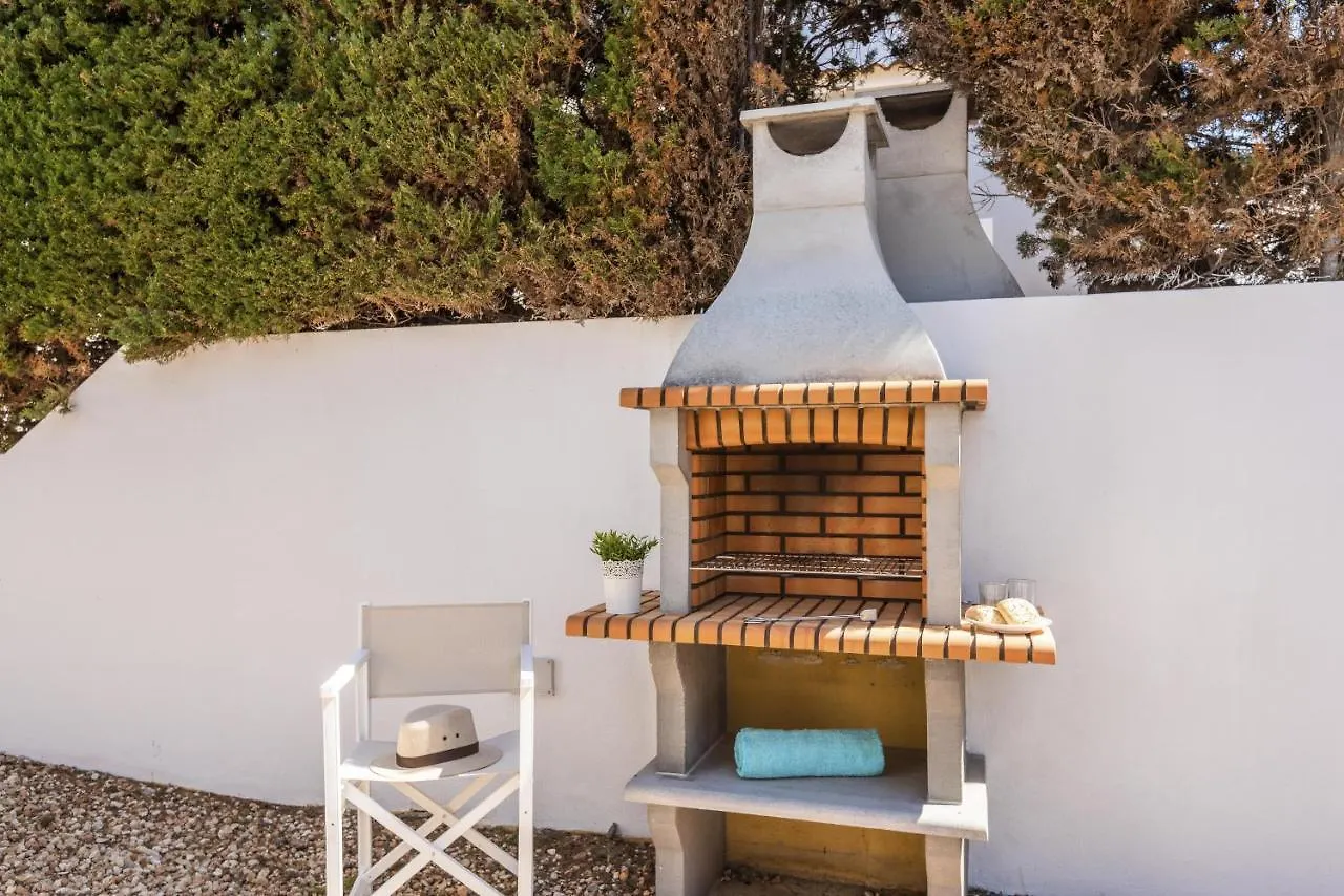 Marina 3 Bedroom Villa, Cala Blanca 칼라 블랑카 0*,  스페인